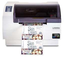 Immagine di Sistema che stampa etichette e cartellini a colori LX600e